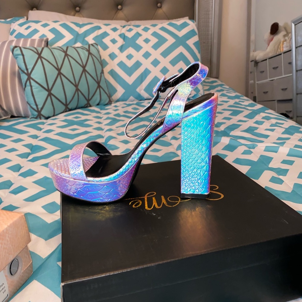 Heels - Picture 4 of 7